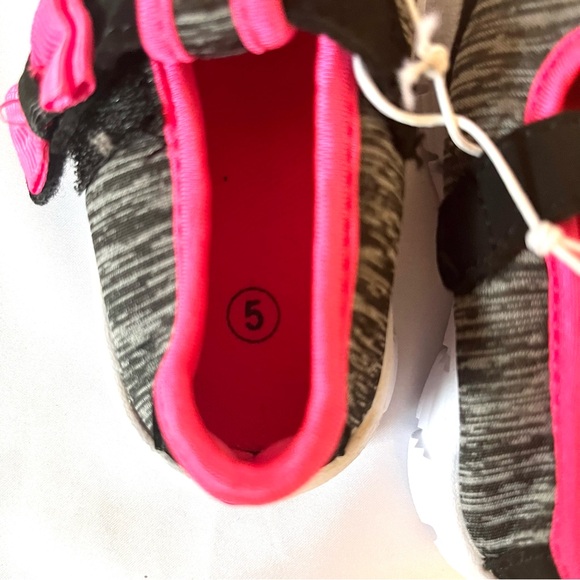 Toddler’s Girl Shoes in Pink & Black - New - Picture 4 of 5
